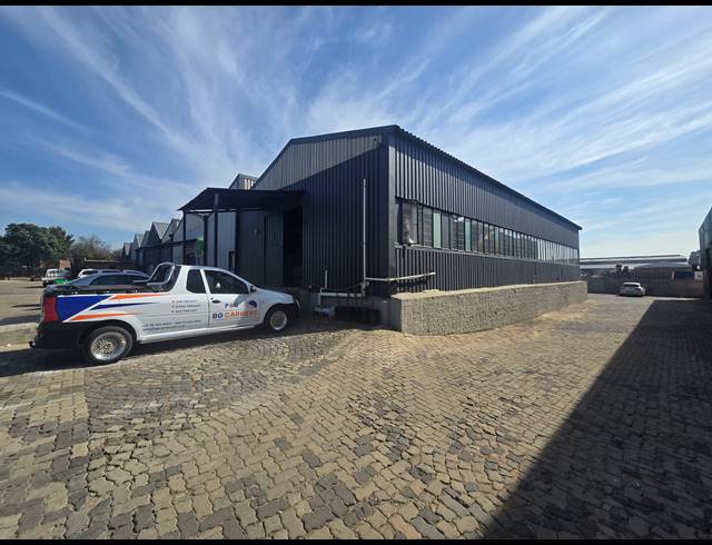 340M² WAREHOUSE TO LET IN ANDERBOLT
